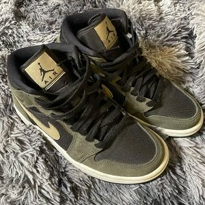 Air Jordan Mid Rise